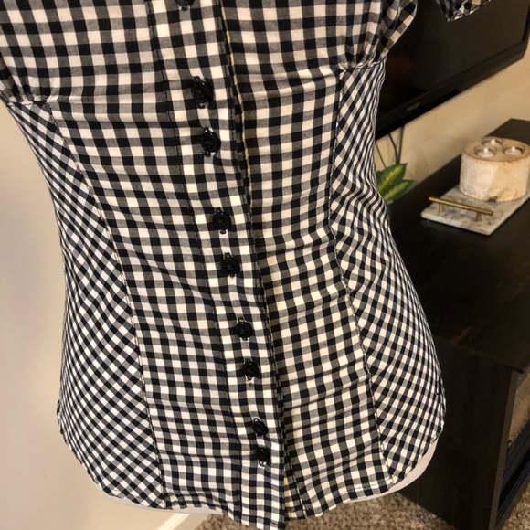 Guess super cute gingham button down bubble sleeve - Picture 4 of 11